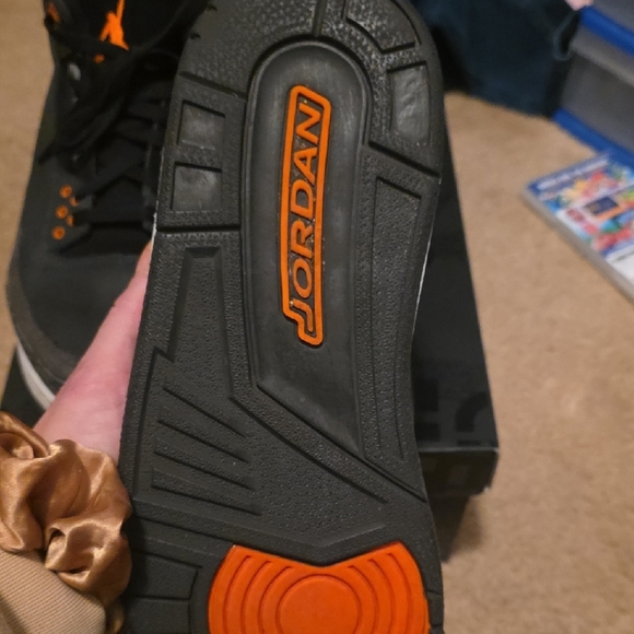 Jordan 3 Retro "Fear" - Picture 6 of 12